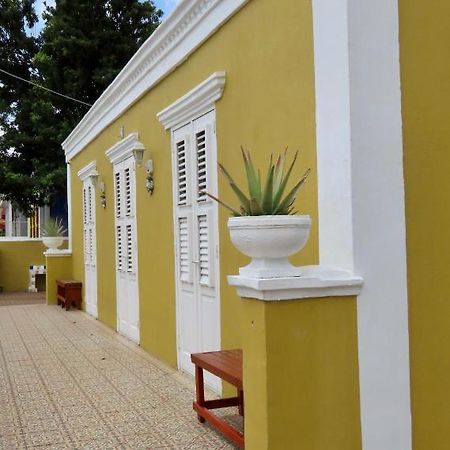 Historic Building The Palm Backyard Studio-Apartment Willemstad, Curacao Feel Home Away From Home Exteriör bild